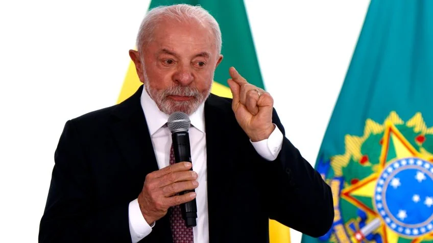 Lula relata ter usado sangue de Cristo e estrela para justificar símbolos do PT